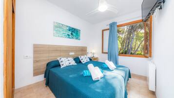 4 slaapkamers, een strijkplank/strijkijzer, gratis wifi, beddengoed