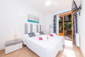 4 bedrooms, iron/ironing board, free WiFi, bed sheets