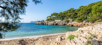 Spacious Villa “Casa de Cala Gat” with Sea View, Mountain View, Wi-Fi, Garden & Terrace; Parking Available