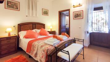 3 slaapkamers, een strijkplank/strijkijzer, gratis wifi