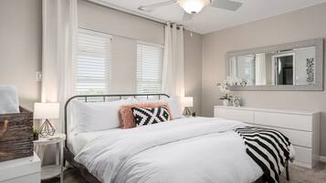 1 habitación, escritorio, tabla de planchar con plancha y wifi