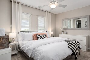 1 soverom, skrivebord, strykejern/-brett og wi-fi