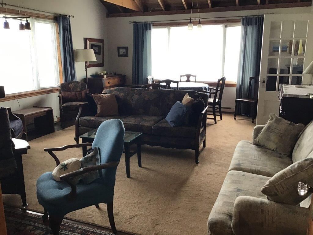 TV, fireplace, DVD player, books