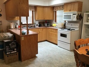 冰箱、微波炉、烤箱、炉灶