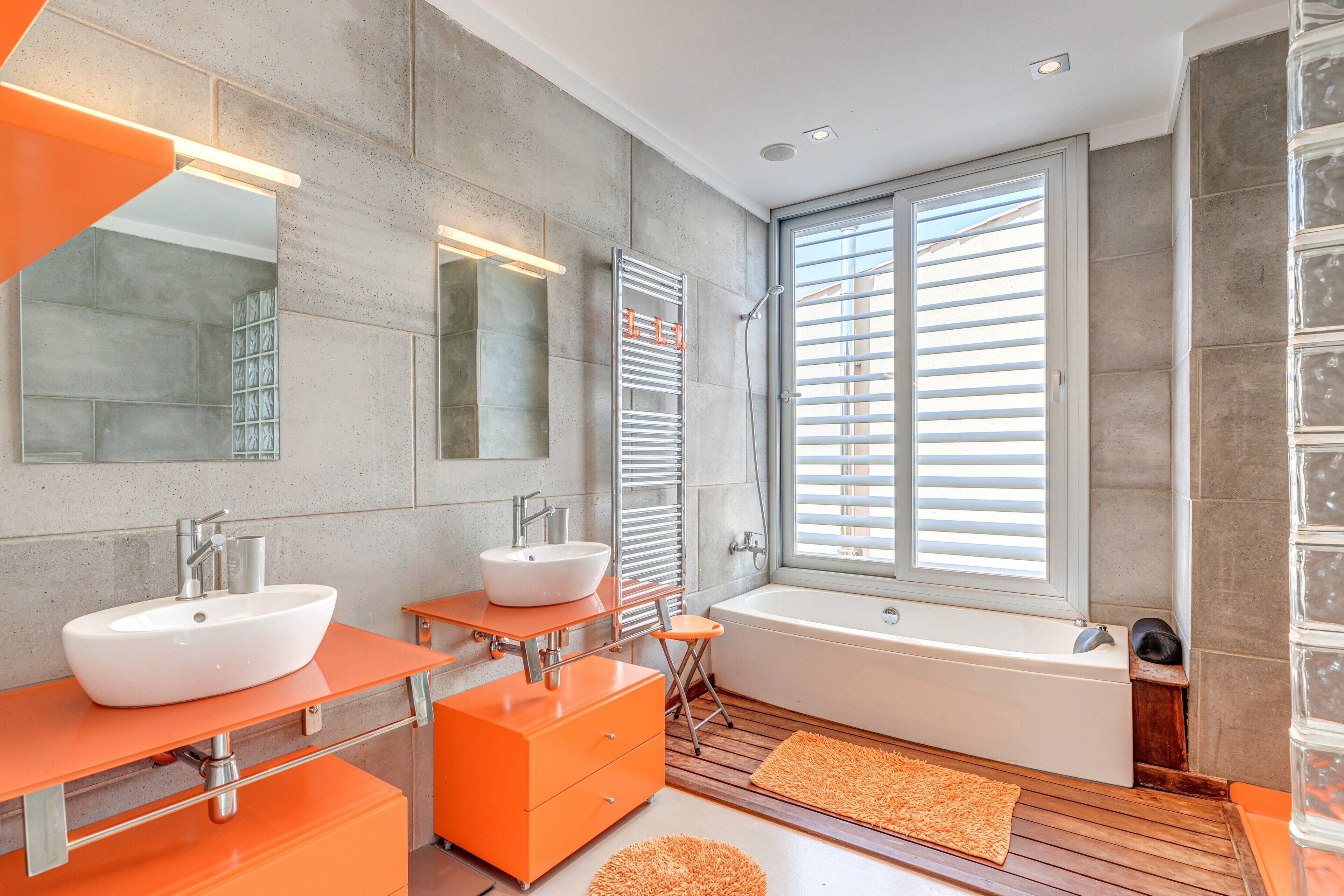Baignoire, serviettes fournies
