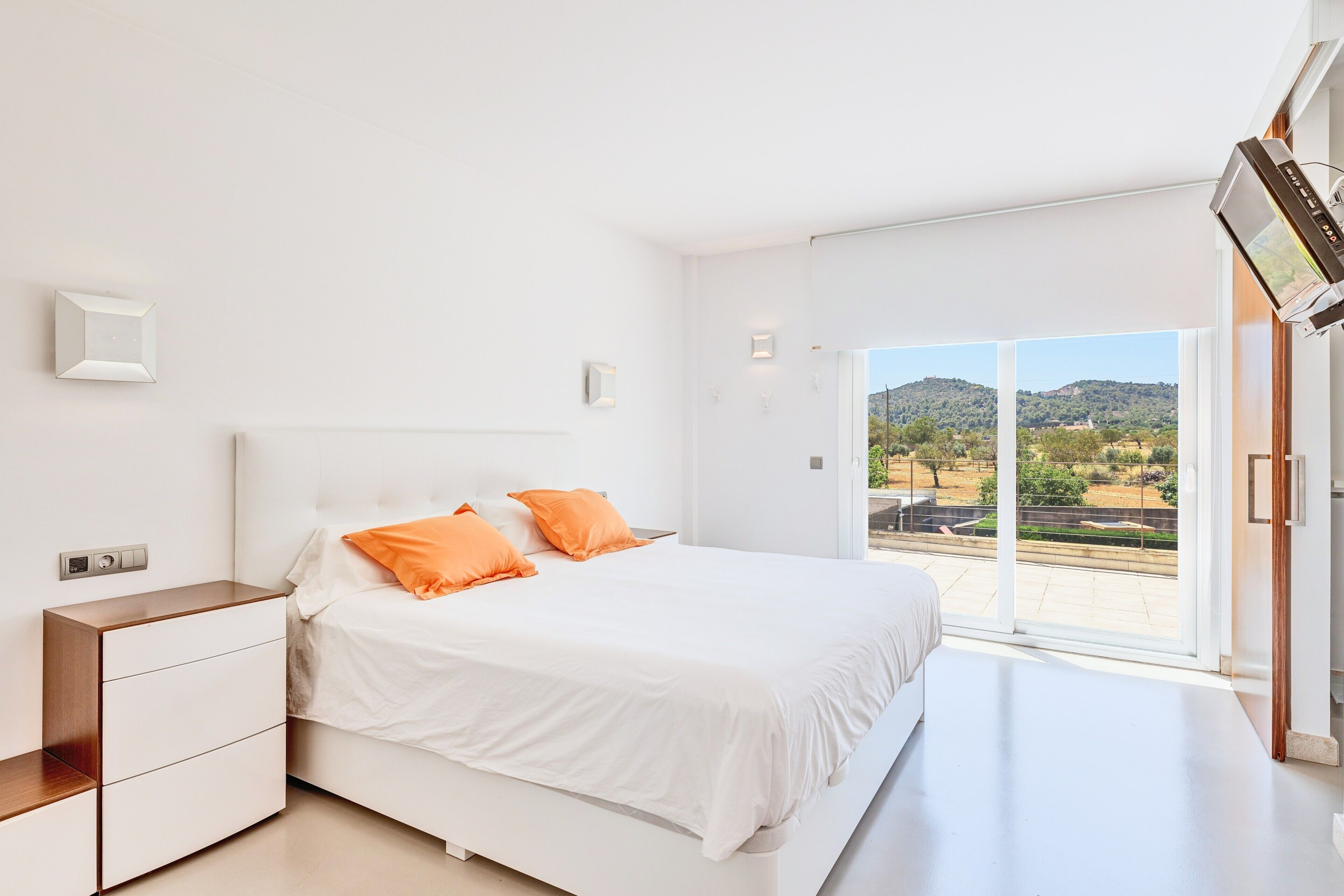 4 bedrooms, free WiFi, bed sheets