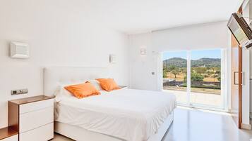 4 bedrooms, free WiFi, bed sheets
