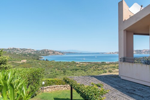 Holiday Apartment with Panoramic Sea View and Balcony; Parking Available; Pets Allowed