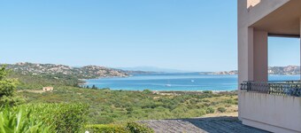 Holiday Apartment with Panoramic Sea View and Balcony; Parking Available; Pets Allowed