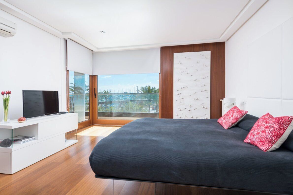 4 habitaciones, tabla de planchar con plancha, wifi y ropa de cama 