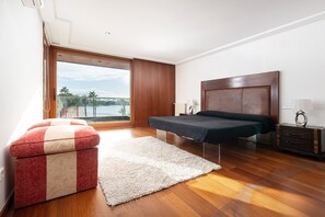 4 habitaciones, tabla de planchar con plancha, wifi y ropa de cama 