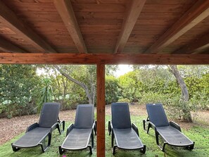 Property grounds - Holiday Home Near the Beach with WiFi, Garden and Terrace; Pets Allowed (Geremeas Residence)