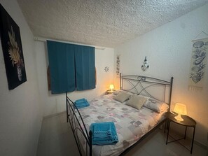2 bedrooms, free WiFi, bed sheets - Holiday Home Near the Beach with WiFi, Garden and Terrace; Pets Allowed (Geremeas Residence)