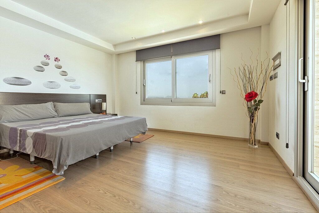 3 slaapkamers, een strijkplank/strijkijzer, gratis wifi, beddengoed