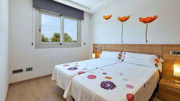 3 slaapkamers, een strijkplank/strijkijzer, gratis wifi, beddengoed