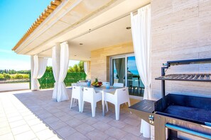 Outdoor dining - Modern Farmhouse "Finca Torrat" near Muro and Playa de Muro (Muro)