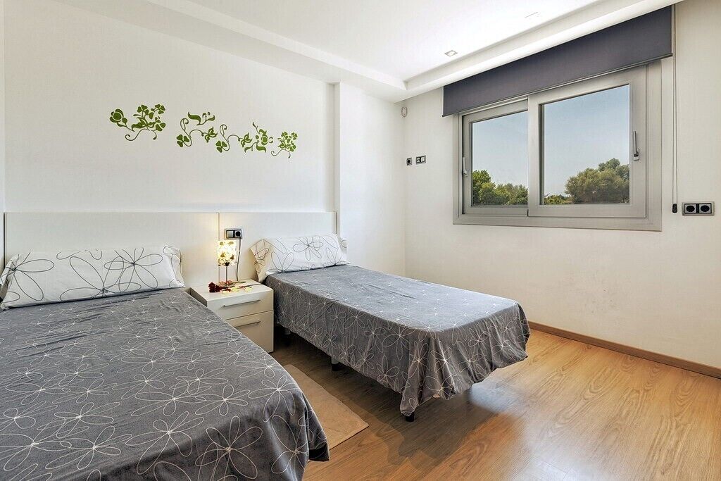 3 slaapkamers, een strijkplank/strijkijzer, gratis wifi, beddengoed