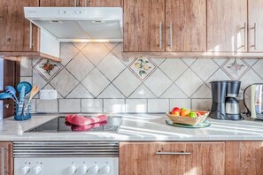 雪櫃、微波爐、焗爐、爐具