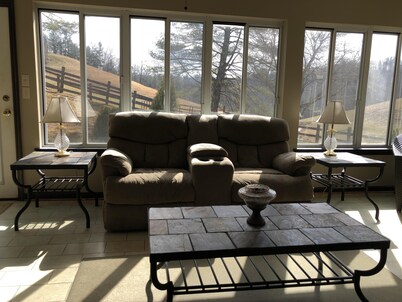 Secluded Large Group Cabin with a hot tub and wi-fi