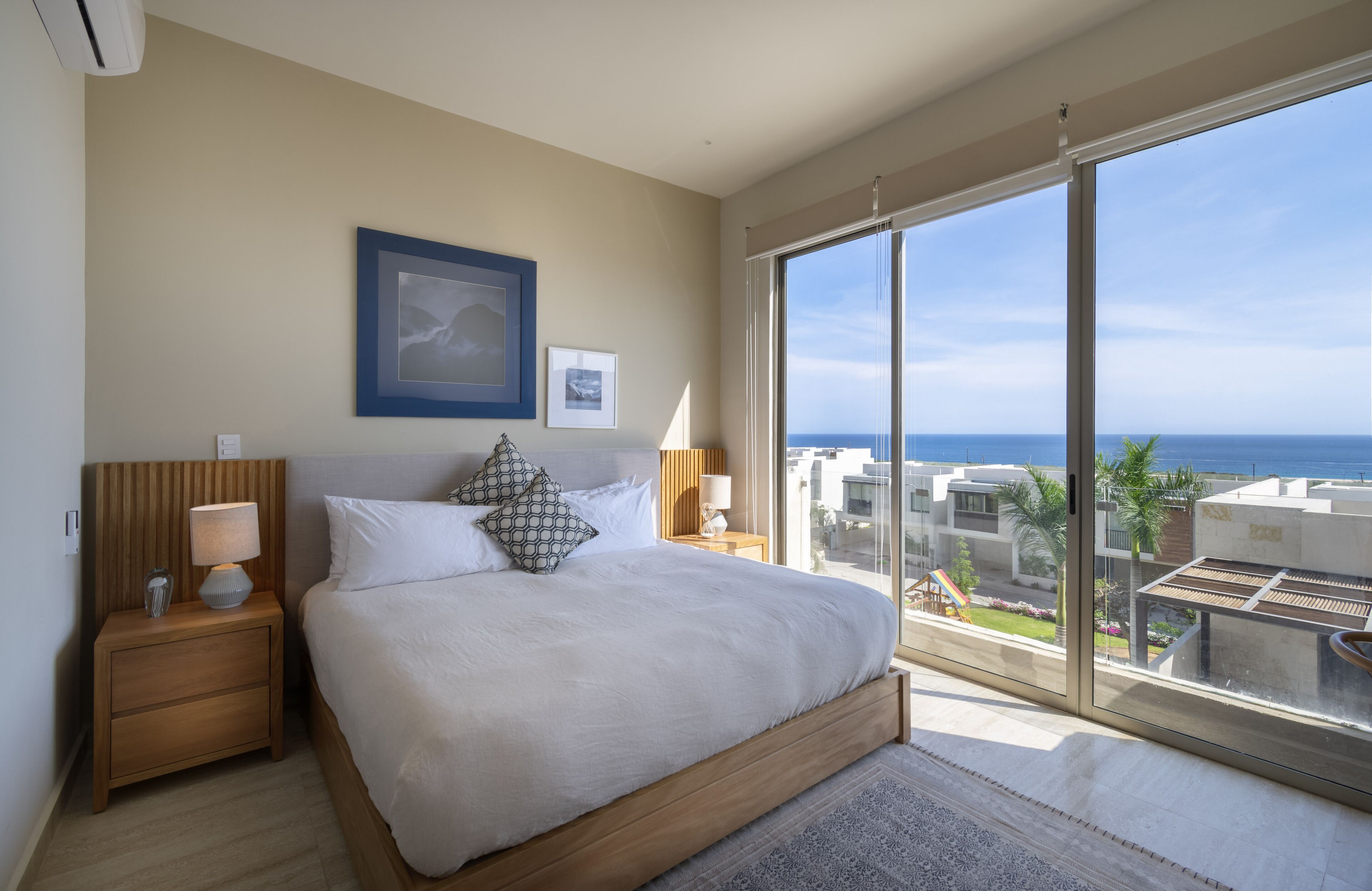 3 bedrooms, in-room safe, desk, iron/ironing board