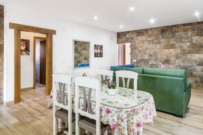 Dining - Beautiful Home Close to Beach with Pool, Terrace & Wi-Fi (Conil de la Frontera)