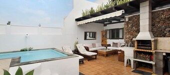 Beautiful Holiday Home “Casa Lancelot” with Sea View, Mountain View, Wi-Fi