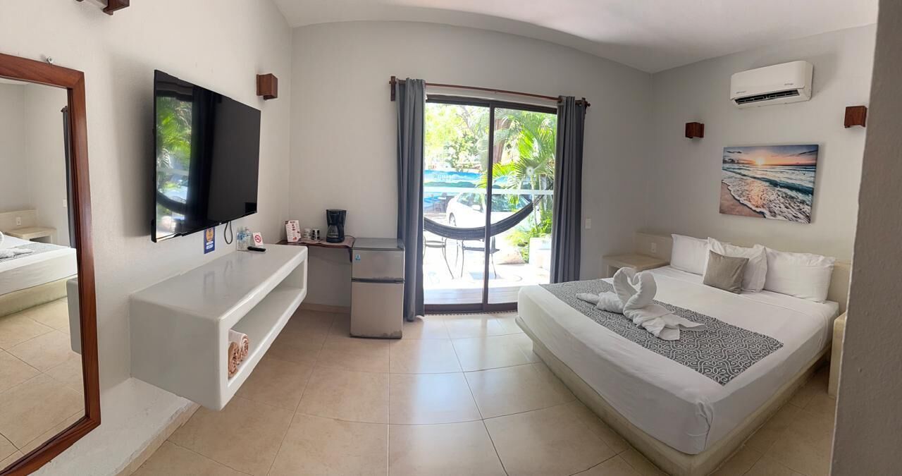 Deluxe Room | Iron/ironing board, free WiFi