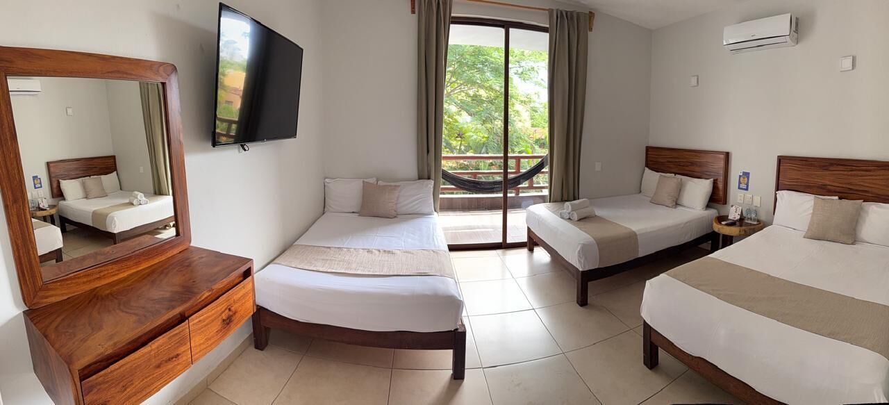 经典三人房 | 熨斗/熨板、免费 WiFi