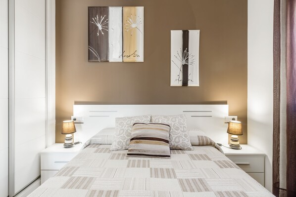 1 dormitorio, tabla de planchar con plancha, wifi gratis y ropa de cama