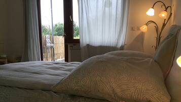 1 habitación, tabla de planchar con plancha, wifi gratis y ropa de cama