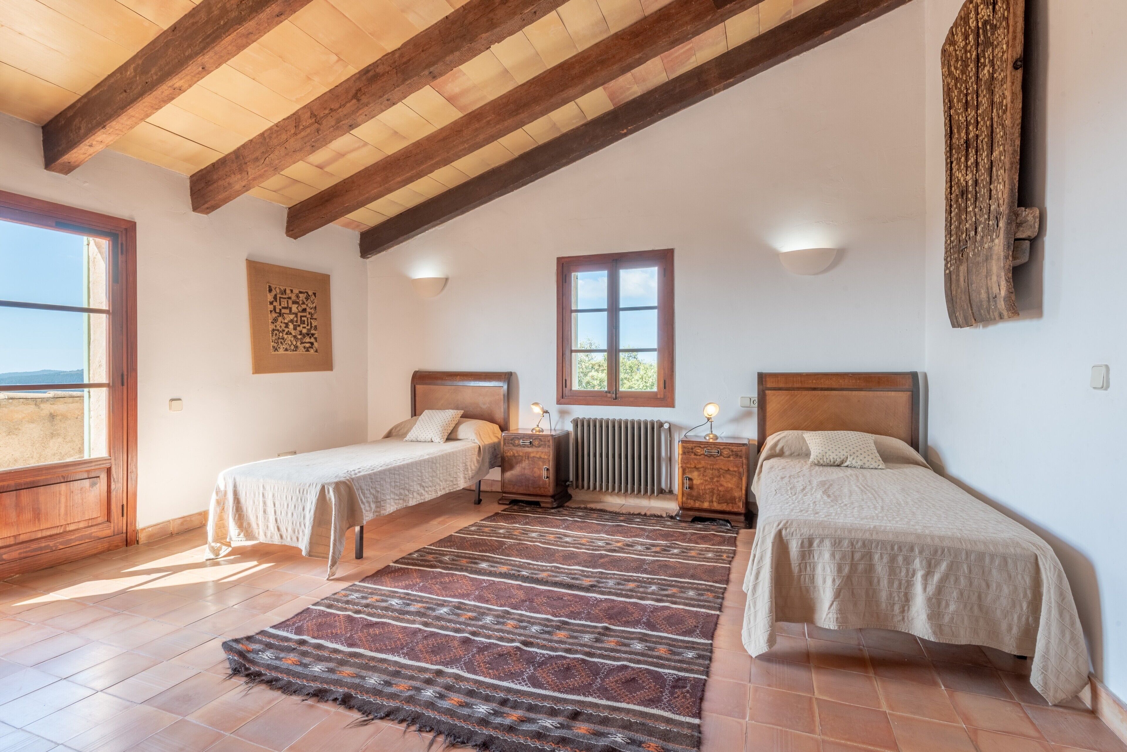 4 bedrooms, iron/ironing board, free WiFi, bed sheets