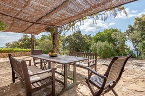 屋外ダイニングエリア