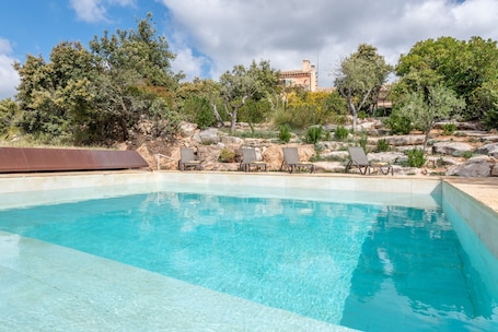 Piscine. Maison de campagne fantastique avec piscine, terrasses et Wi-Fi ; parking disponible