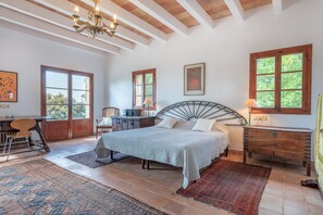 4 habitaciones, tabla de planchar con plancha y wifi gratis 