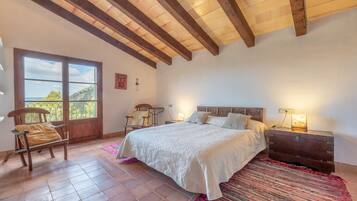 4 dormitorios, tabla de planchar con plancha, wifi gratis y ropa de cama