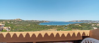 Holiday Apartment with Sea View and Terrace Steps from Palau Center