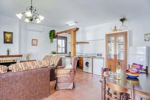 Interior - Charming Villanueva 4 House with Private Pool, Garden & Wi-Fi (Conil de la Frontera)