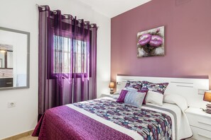 1 slaapkamer, een strijkplank/strijkijzer, gratis wifi, beddengoed