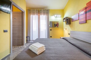 3 bedrooms, iron/ironing board, free WiFi, bed sheets - Spacious Holiday Home “Paradise Home” with Wi-Fi & Balcony (Quartu Sant'Elena)