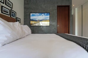 1 bedroom, iron/ironing board, WiFi, bed sheets - w* | Hidden Gem Loft Near Barranco Boardwalk (Barranco)