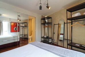 3 habitaciones, tabla de planchar con plancha, wifi y ropa de cama 