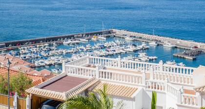 Charming Vacation Rental “Apartamento Los Gigantes” with Wi-Fi, Balcony & Terrace