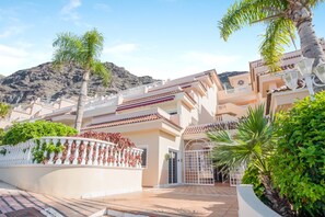 Exterior - Charming Vacation Rental “Apartamento Los Gigantes” with Wi-Fi, Balcony & Terrace (SANTIAGO DEL TEIDE)