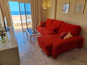 TV - Charming Vacation Rental “Apartamento Los Gigantes” with Wi-Fi, Balcony & Terrace (SANTIAGO DEL TEIDE)