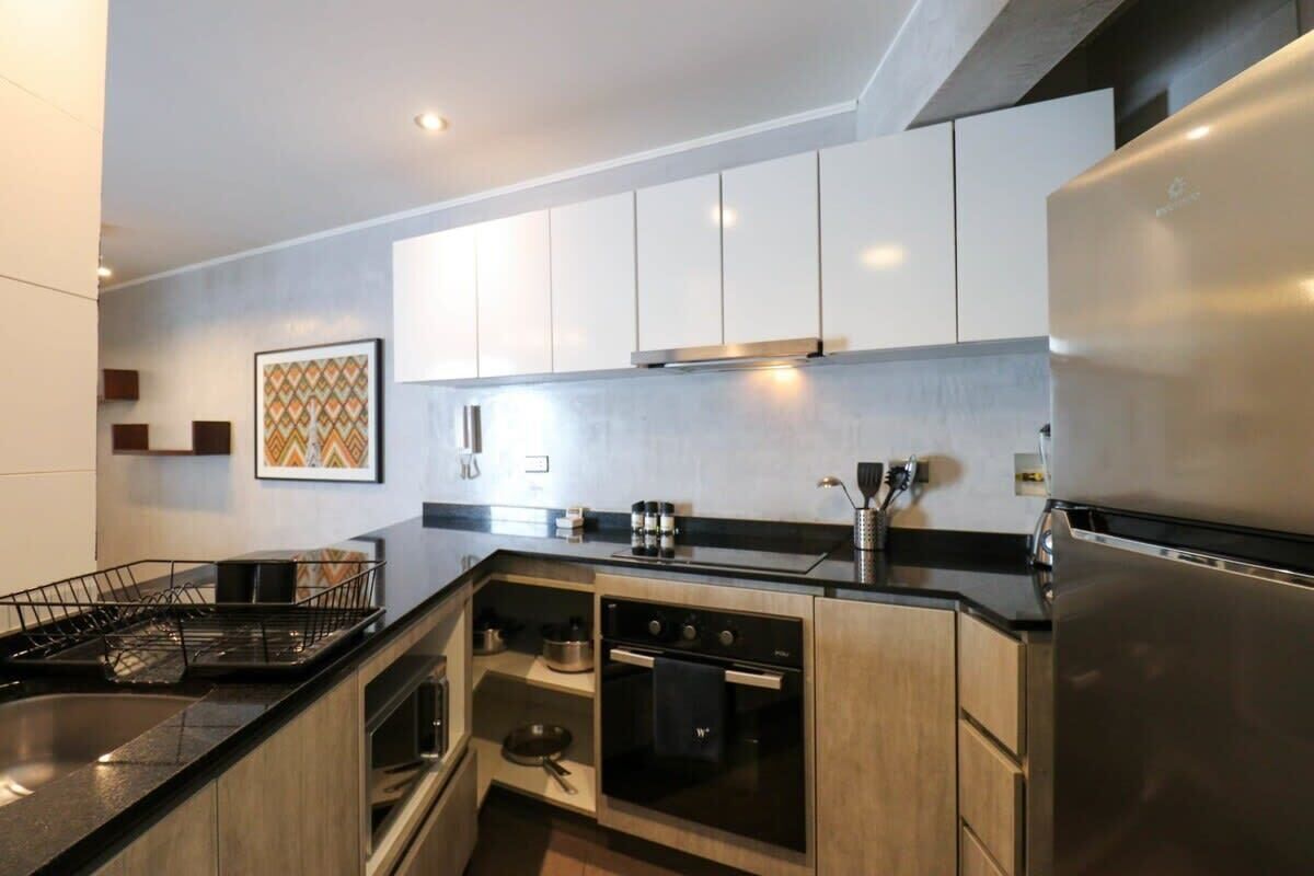 冰箱、微波炉、烤箱、炉灶