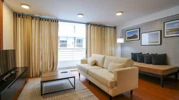 Televisión, estéreo, oficina