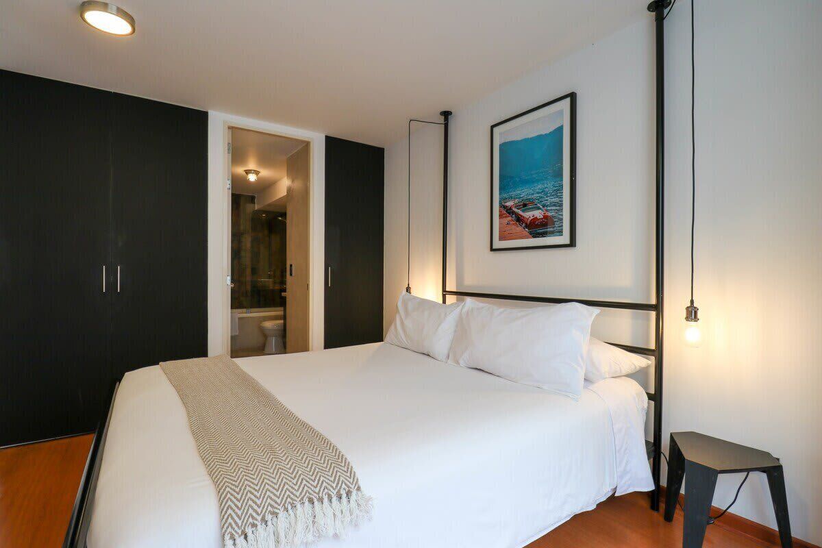 1 habitación, tabla de planchar con plancha, wifi y ropa de cama 