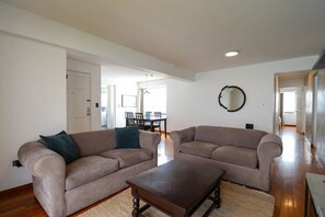 テレビ、ステレオ、書斎 / ワークスペース