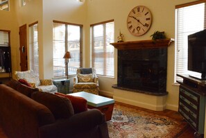 Smart TV, fireplace
