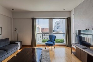 Televisio, stereot, työhuone